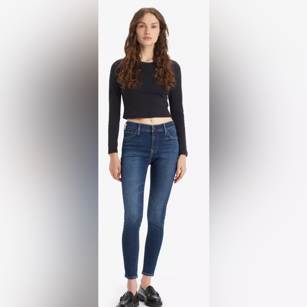 Levi’s 710 Dark Wash Super Skinny Blue Jeans Size 25